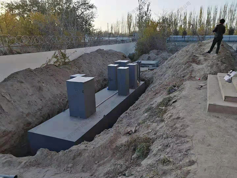 地埋式污水處理設備安裝現(xiàn)場